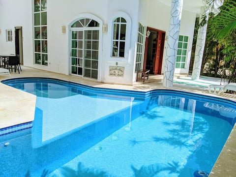Walk-to-Beach Sleep 16 Roof Plunge Pool Fast Wifi