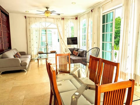 Walk-to-Beach Sleep 16 Roof Plunge Pool Fast Wifi