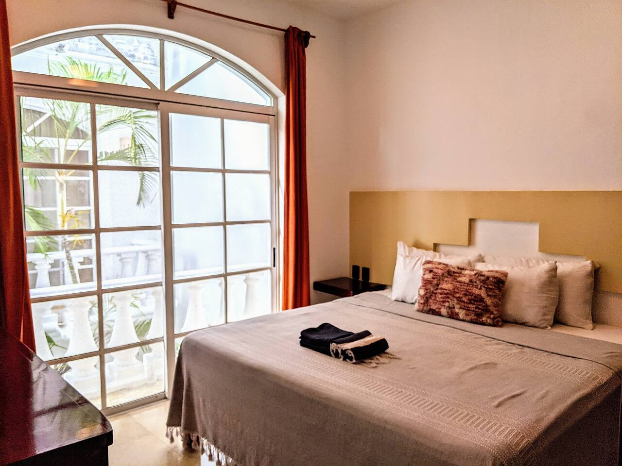 Guest Room Near Beach & Shops