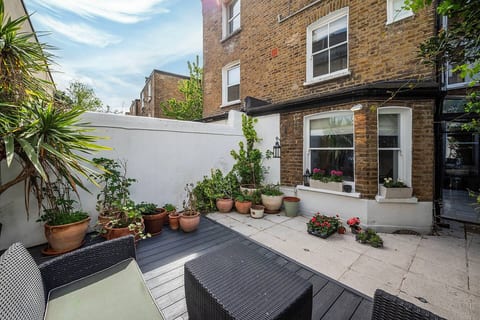 Maida Vale Garden Flat | BeeMyGuest®