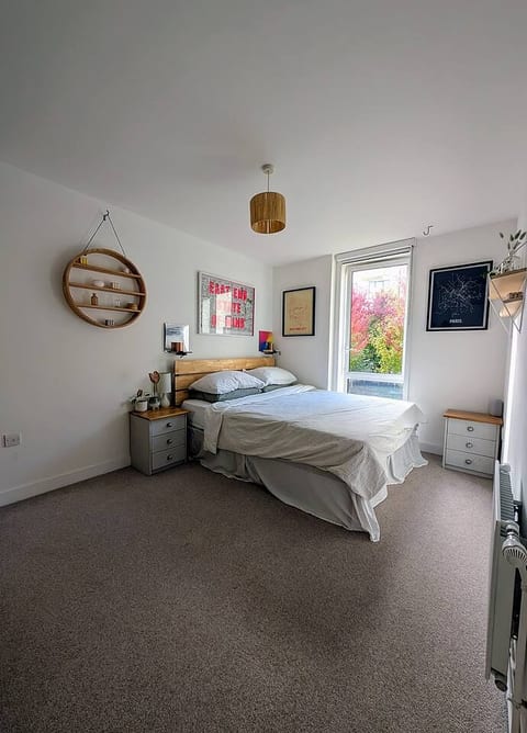 Modern East London Apt, 3 bedrooms, 2 Bathrooms