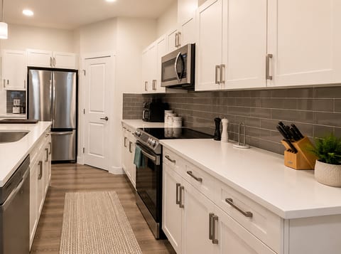 Heartland Stays - Cochrane Short Term Rental - Brand New 3 Bed Room Cozy Home with AC, Garage, BBQ