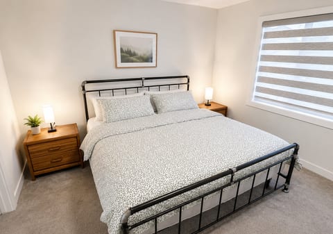 Heartland Stays - Cochrane Short Term Rental - Brand New 3 Bed Room Cozy Home with AC, Garage, BBQ