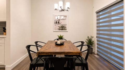Heartland Stays - Cochrane Short Term Rental - Brand New 3 Bed Room Cozy Home with AC, Garage, BBQ