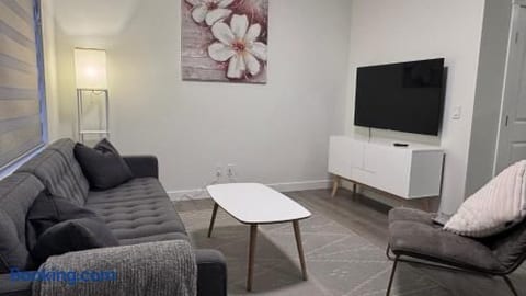 Heartland Nest - Cochrane Short Term rental - Brand New 2BR house with Garage, AC, BBQ