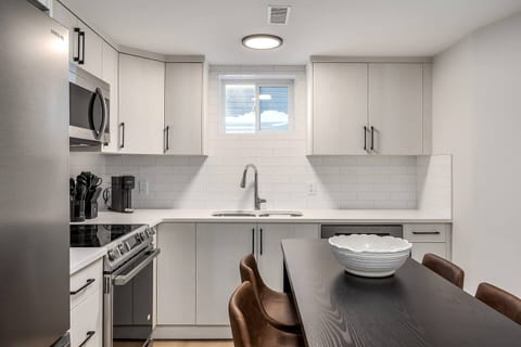 Alpine Elegance | Modern 2BR Suite
