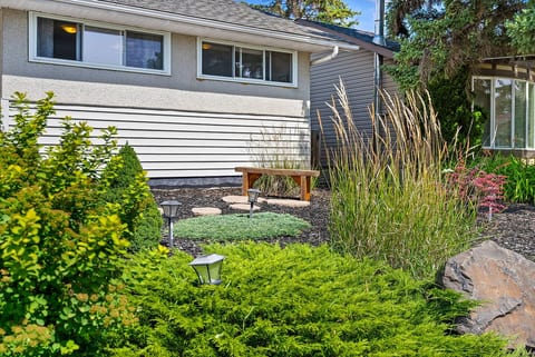 Alpine Elegance | Modern 5-BR | 2 Full Kitchens!