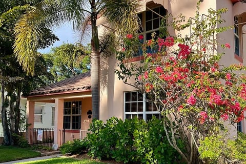 3BR 2 BA Boats OK Marina District Historic Home image 1