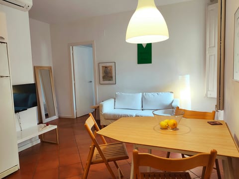 Cute 1 bedroom apt. Super central location. R.K