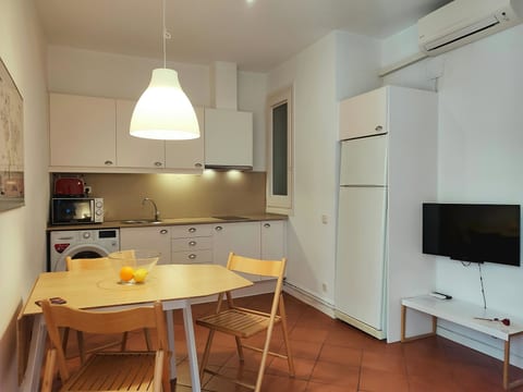 Cute 1 bedroom apt. Super central location. R.K