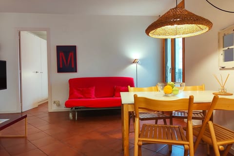 R.G. Central , Tranquil 1BR apt. 2BEDS. La Rambla!
