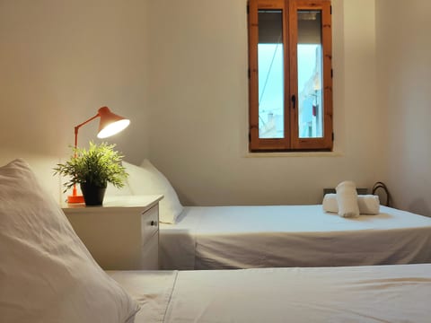 R.G. Central , Tranquil 1BR apt. 2BEDS. La Rambla!