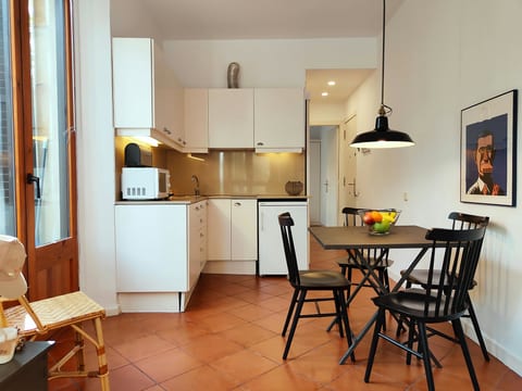 Bright 1-Bed Apartment on La Rambla, Barcelona. RJ