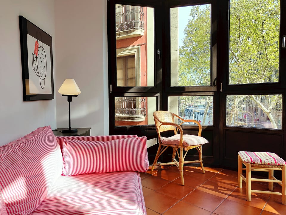 Bright 1-Bed Apartment on La Rambla, Barcelona. RJ - Barcelona