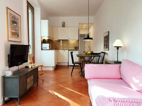 Bright 1-Bed Apartment on La Rambla, Barcelona. RJ