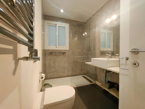 FS2 - Spacious 2 bedroom. Sarrià - Hospital Clinic