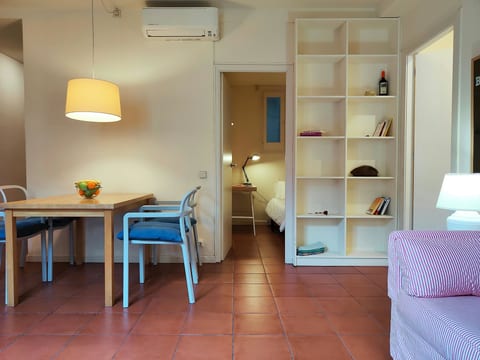 RL Spacious 2-Bed Apt on La Rambla. Wifi &Central
