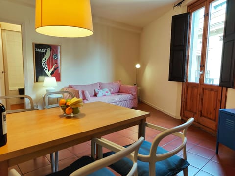 RL Spacious 2-Bed Apt on La Rambla. Wifi &Central