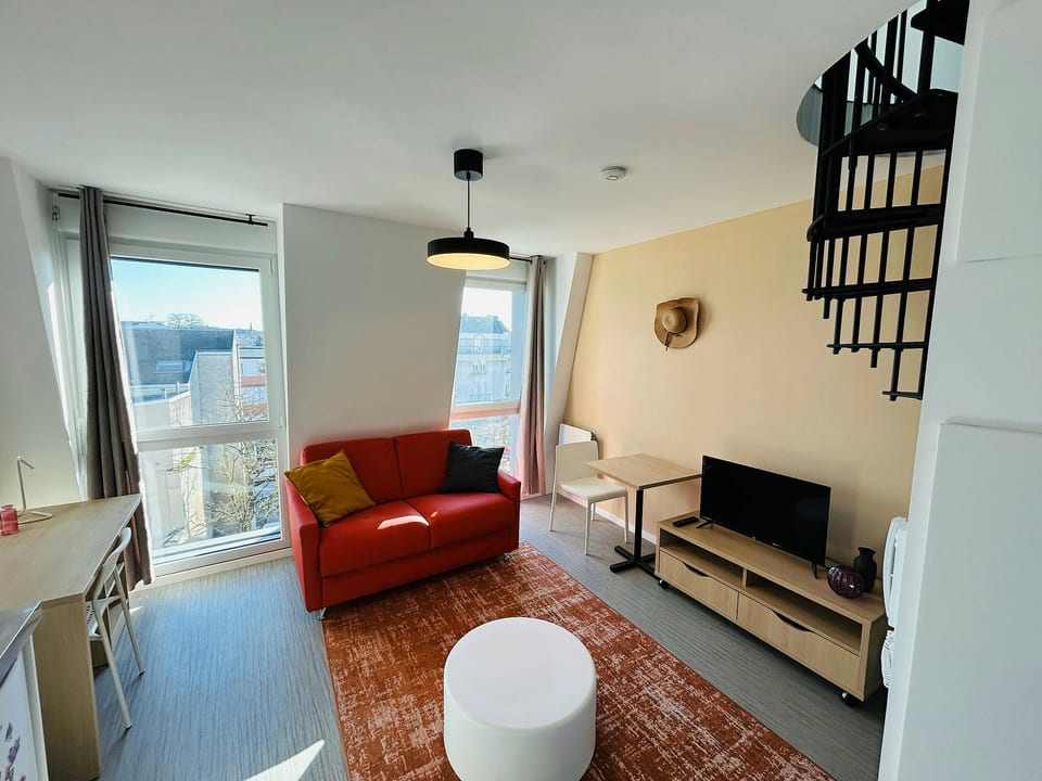 We Live In R - Duplex 501 - Reims