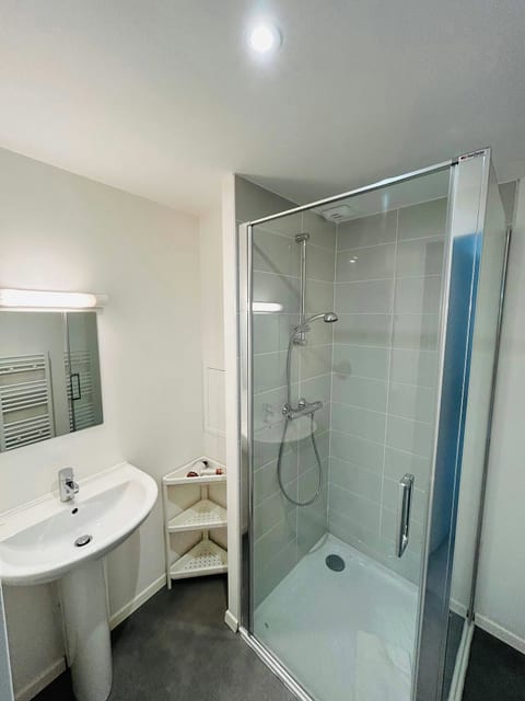 Suite Moderne au coeur de Reims We Live In R 303