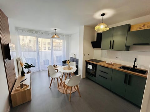La Suite Bezannes | Parking | Balcon