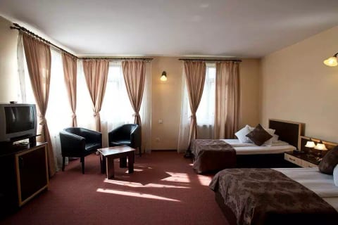 Elegant twin room @ Ambient B&B