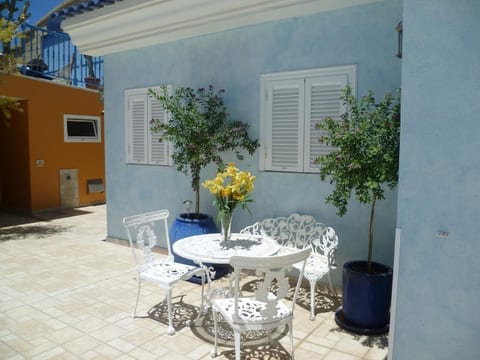 Charmantes Ferienhaus in Chayofa mit Terrasse, Garten und Pool