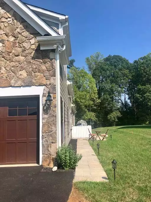 Private entrance Private entrance - Luxury Suite Close to Hiking, Wineries & Breweries - Crozet