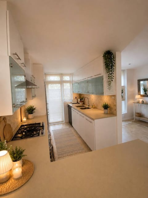 The Avenue Townhouse in Fresnaye