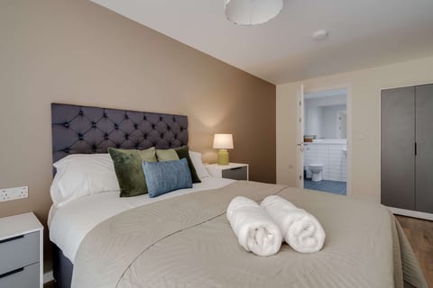 Family Apartment 2 Bed/2 Bath | Secure Parking & EV