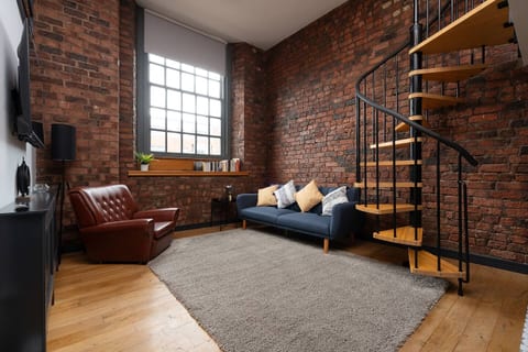 Liverpool Warehouse Flat | Sleeps 5 & Free Parking