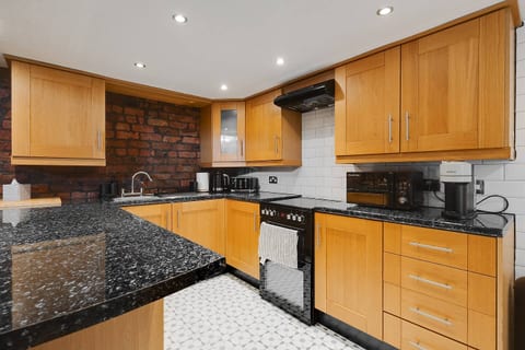 Liverpool Warehouse Flat | Sleeps 5 & Free Parking