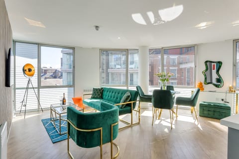 Hatton Garden 2-Bed Family Flat. Free Parking
