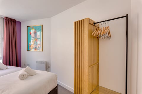 202 Hatton Garden 2-Bed Family Flat with Secure Parking