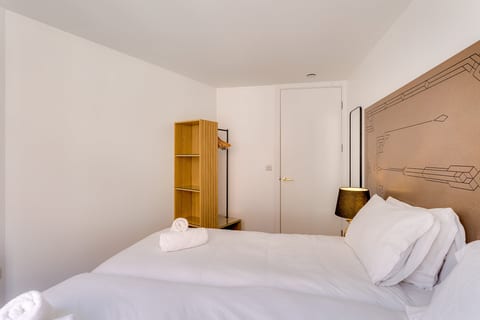 202 Hatton Garden 2-Bed Family Flat with Secure Parking
