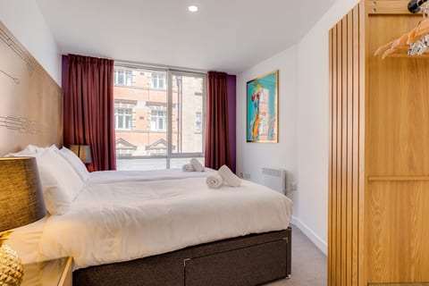202 Hatton Garden 2-Bed Family Flat with Secure Parking