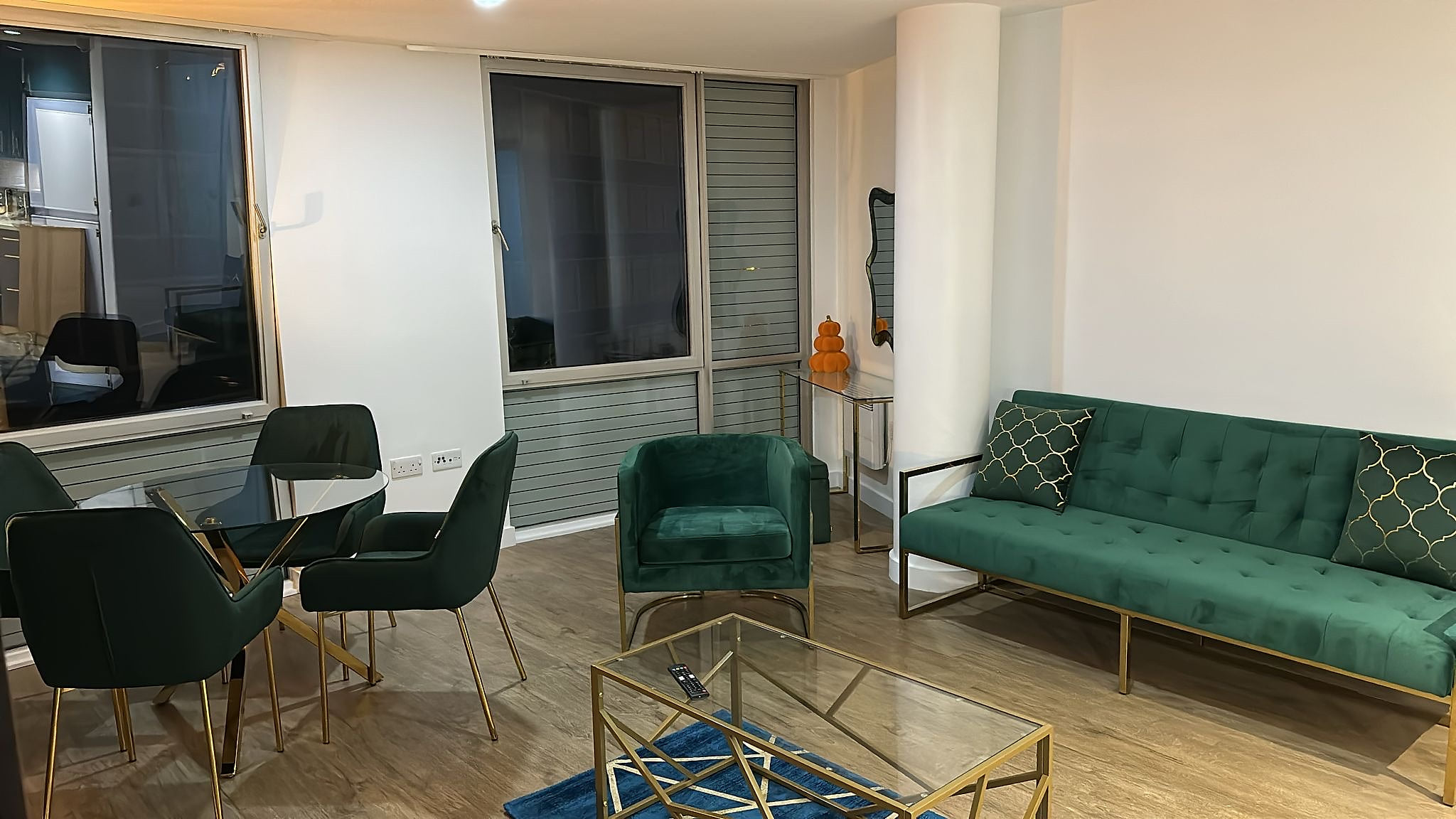 202 Hatton Garden 2-Bed Family Flat with Secure Parking