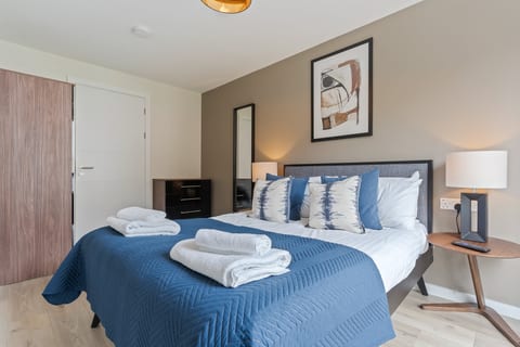 Richmond Row 2 Bed 2 Bath Flat (107)| Secure Parking & EV