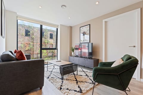 Richmond Row 2 Bed 2 Bath Flat (107)| Secure Parking & EV