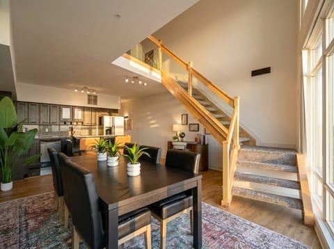 Lakeview Penthouse + Modern + Rooftop + Parking