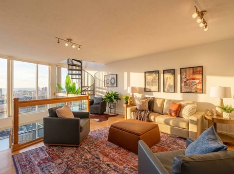 Lakeview Penthouse + Modern + Rooftop + Parking