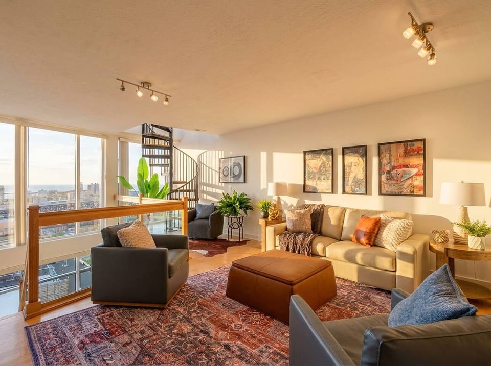 Lakeview Penthouse + Modern + Rooftop + Parking - Cleveland