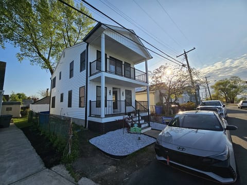 Waterfront 3BA/2BA, Luxury, Fios, Parking, Laundry