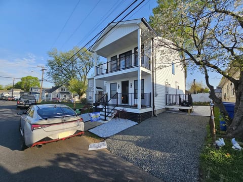 Waterfront 3BA/2BA, Luxury, Fios, Parking, Laundry