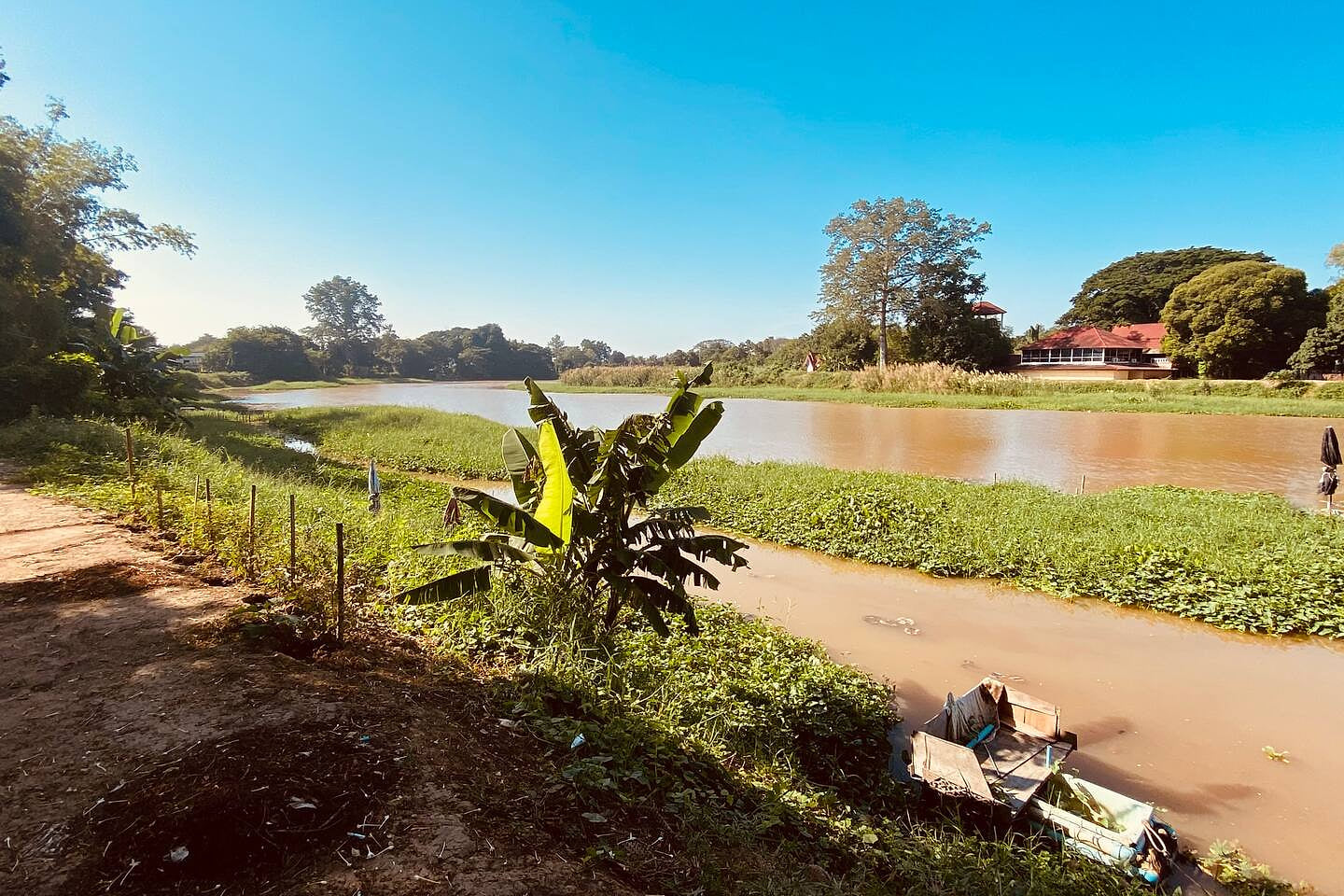 Direct access to Ping Riverbank.