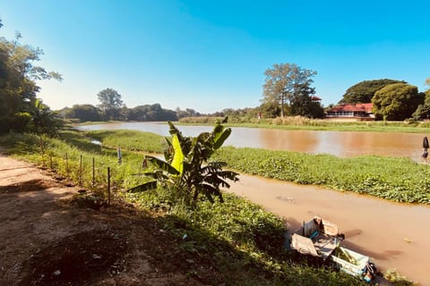 Direct access to Ping Riverbank.