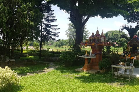 GARDEN RIVERBANK