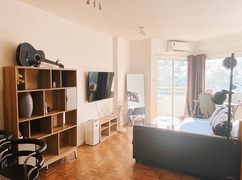 Stylish 46 m2! Large pool, calm, local market