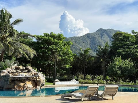 Exclusive Private Resort Mountain View | Sleeps 36