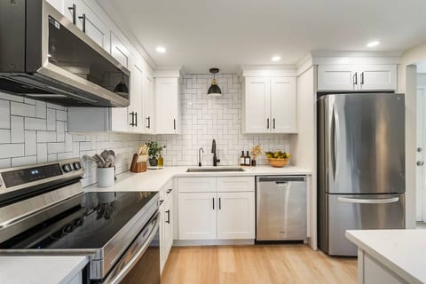 Beaverton Hideaway | Fenced Patio | Community Pool
